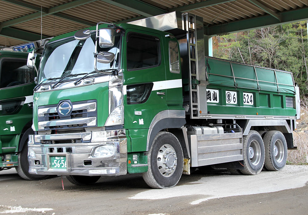 ダンプカー
